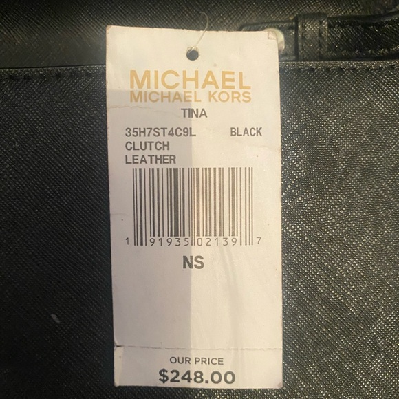 Michael Kors Tina leather Clutch - Picture 4 of 4